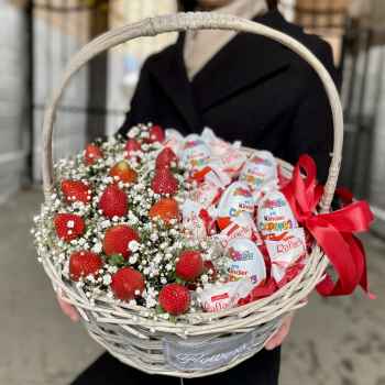 Basket with chocolate and strawberries - code:204