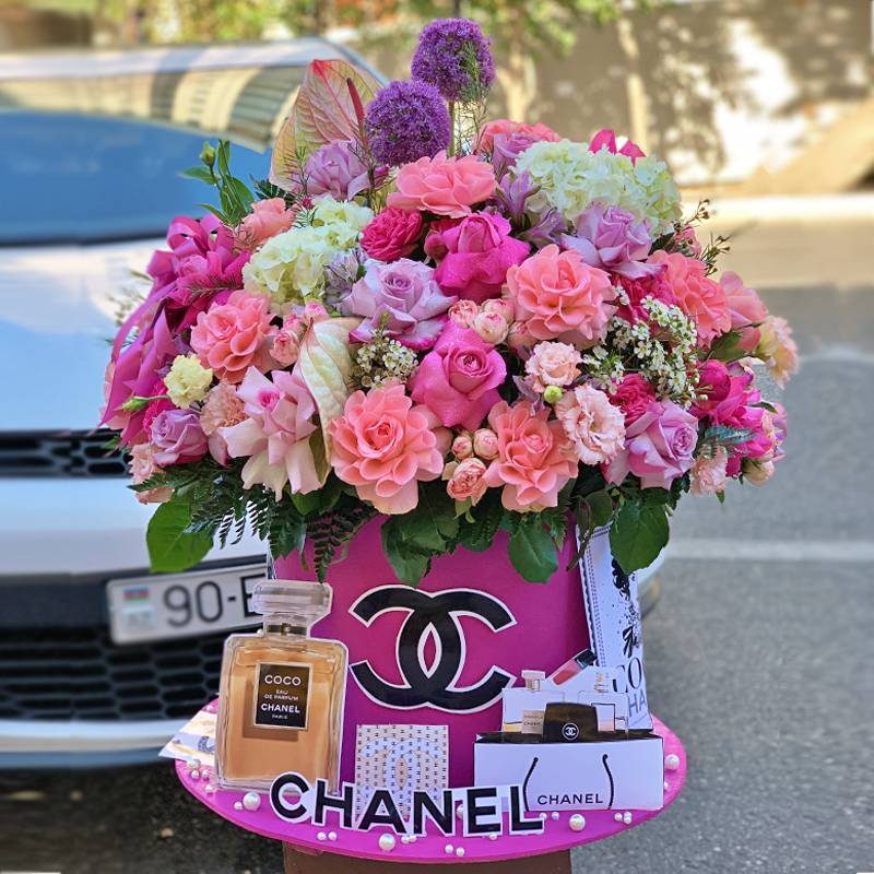 Flowers in a box Chanel - Flower delivery in Baku - Ag Ciceyim